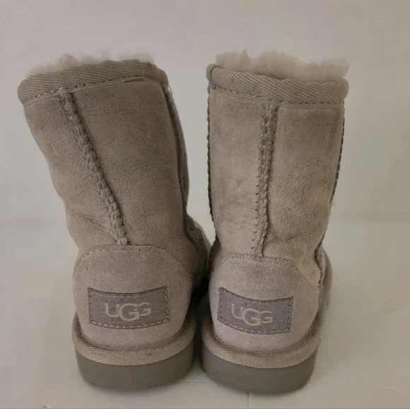 Kids Gray Uggs Size 8 - Picture 3 of 4
